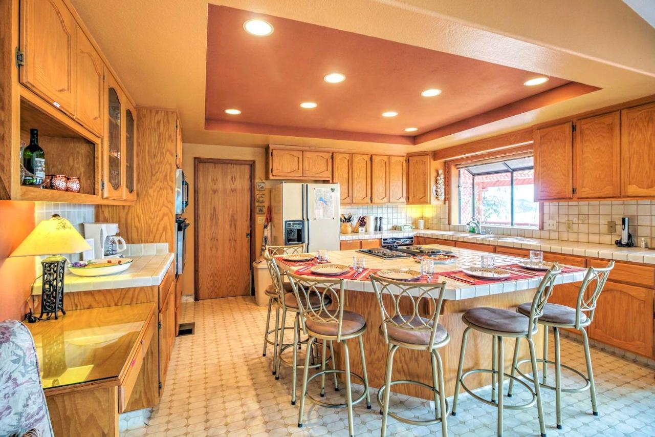 Spacious Kelseyville Home With Large Lakefront Deck! Экстерьер фото